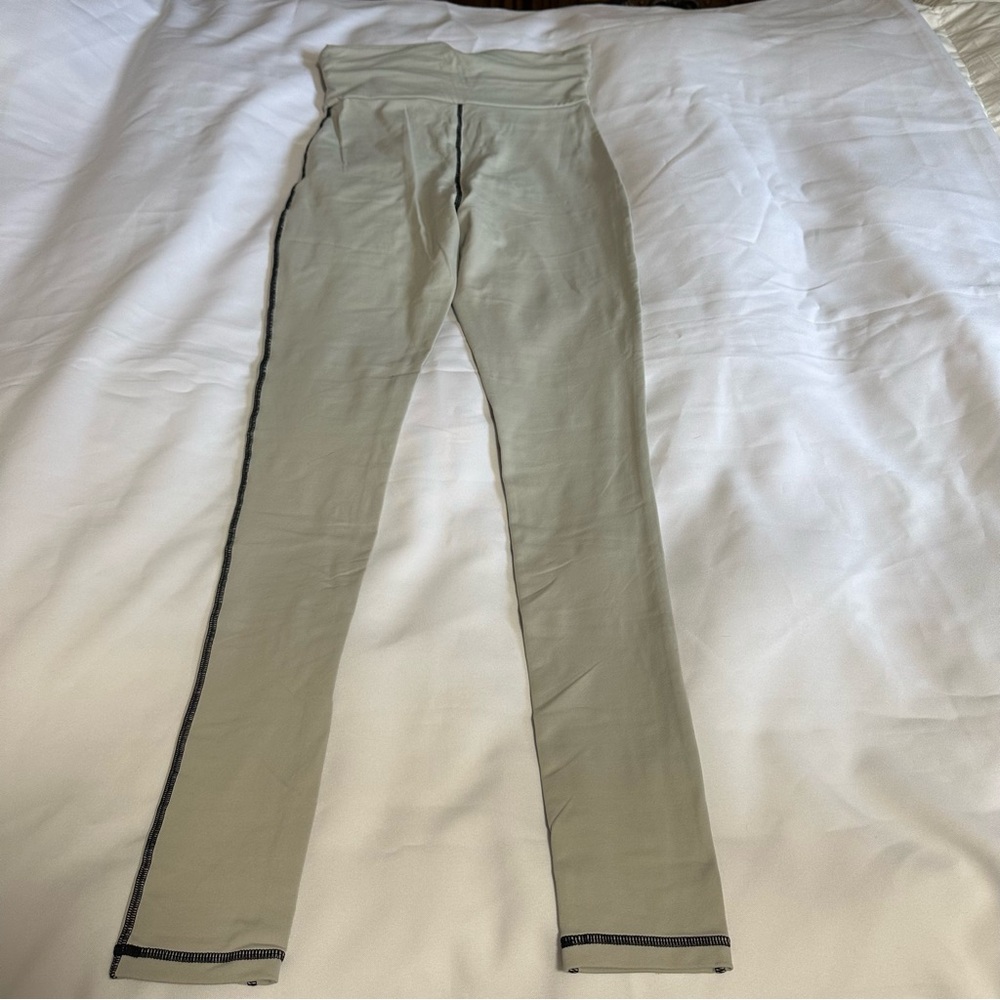 Gramicci Women's Cream Leggings with Black Trim size Small